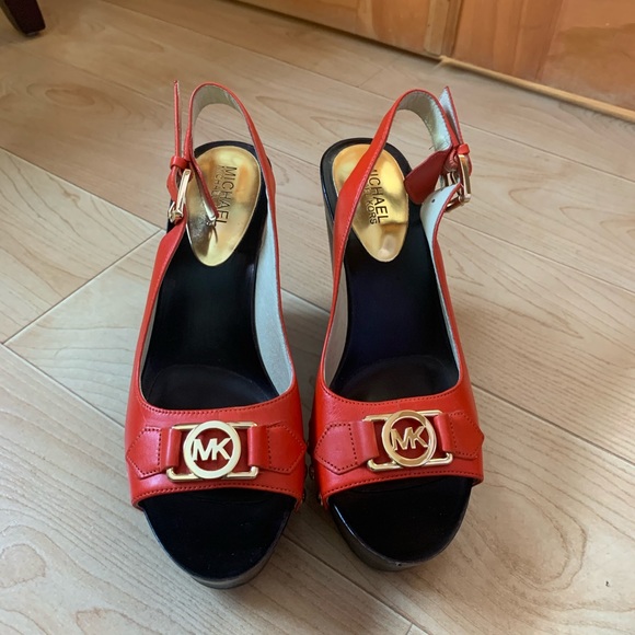 MICHAEL Kors Charm Res Sling Platform Pumps - Picture 4 of 8